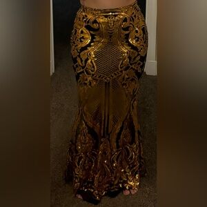 Fashion nova black/gold sequins skirt